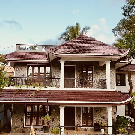 Daffodils Inn Alappuzha Ngoại thất bức ảnh