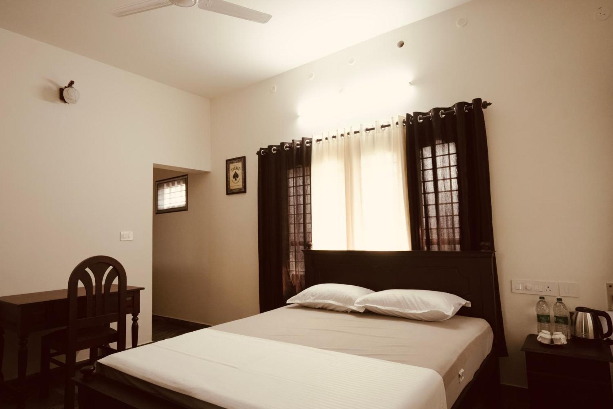 Daffodils Inn Alappuzha Ngoại thất bức ảnh
