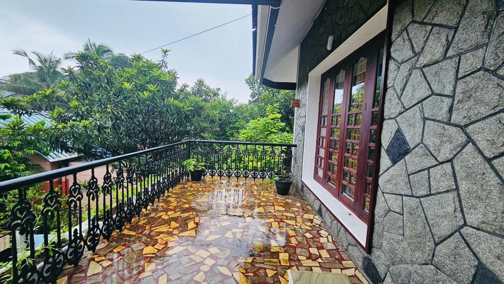 Daffodils Inn Alappuzha Ngoại thất bức ảnh