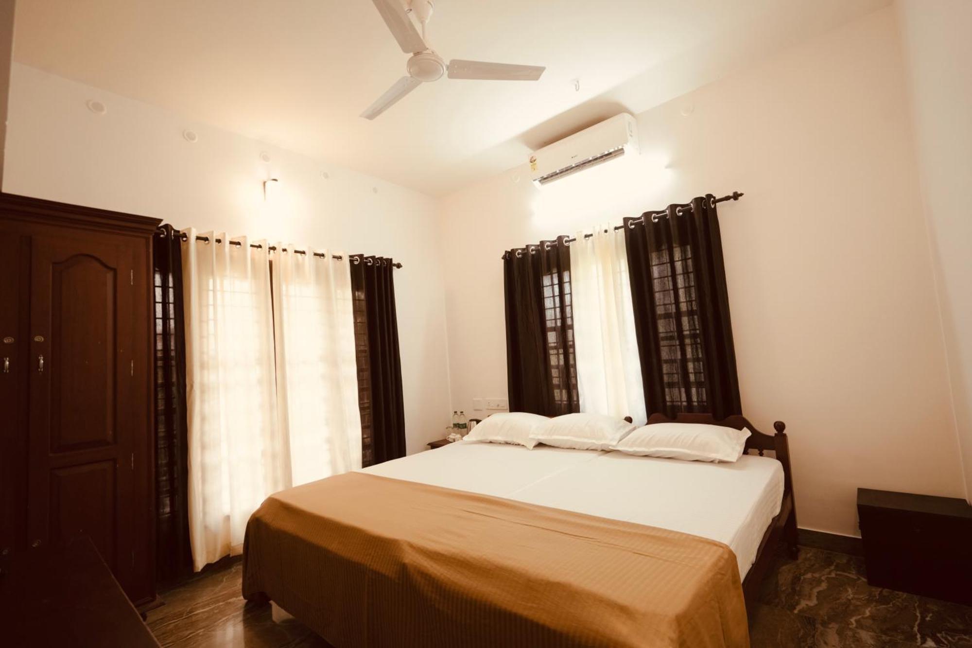 Daffodils Inn Alappuzha Ngoại thất bức ảnh