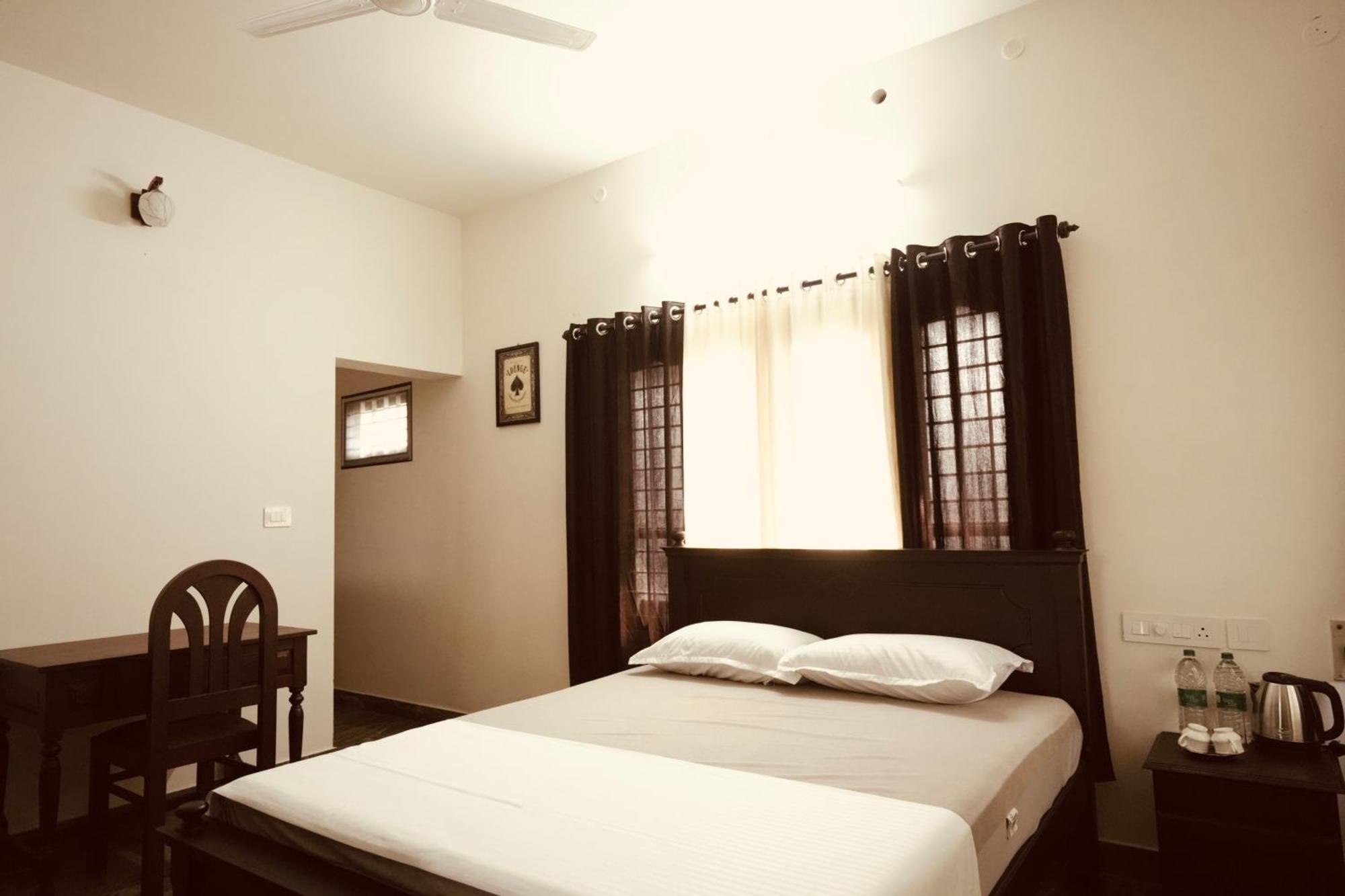 Daffodils Inn Alappuzha Ngoại thất bức ảnh